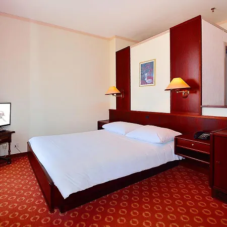 מלון Grand Des Rasses & Wellness 3*